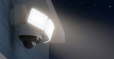 floodlight cam 2 pro lifestyle